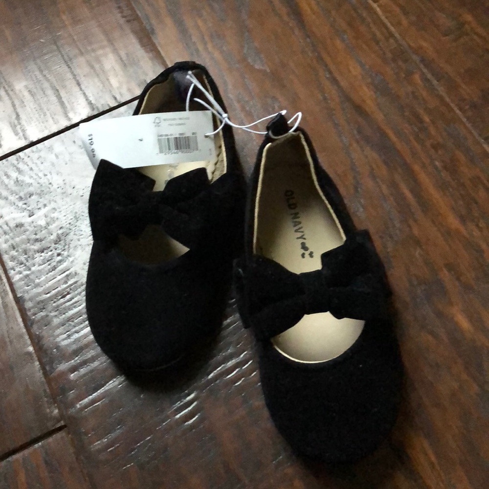 Velvet black bow shoes
